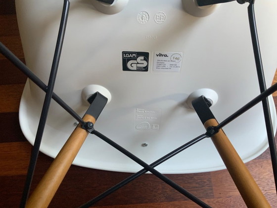 Vitra Armchair, Dining chairs, Plastic, Wood, White (photo 5 of 5)