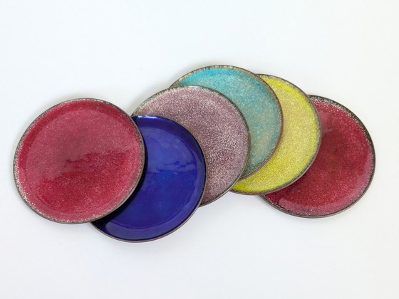 Image 1 of Vintage emaille onderzetters op koperen onderzetters, set van 6, MCM Jewel Tone Multicolour, jaren 60