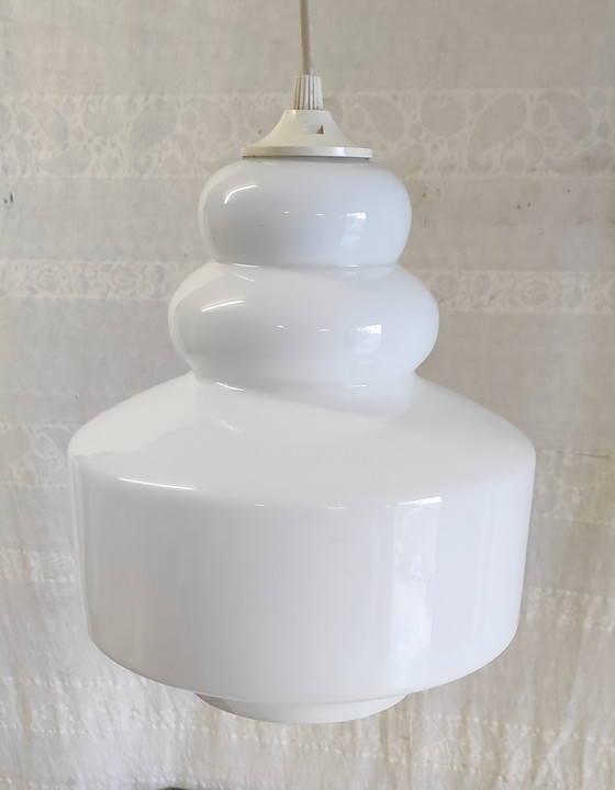 Image 1 of Lámpara colgante de estilo escandinavo con pantalla de cristal opalino - mediados del siglo XX
