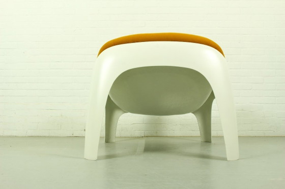 Image 1 of Exclusiva tumbona de fibra de vidrio de la era espacial diseñada por Sergio Mazza para Artemide.