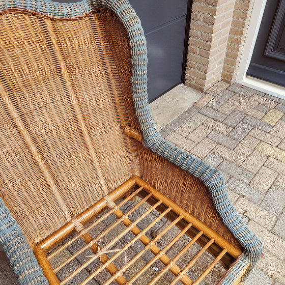 Image 1 of Poltrona lounge e poggiapiedi in rattan in stile French Grange.