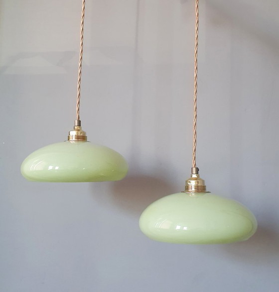 Image 1 of Ensemble de 2 suspensions vintage en verre opalin pastel vert/menthe.