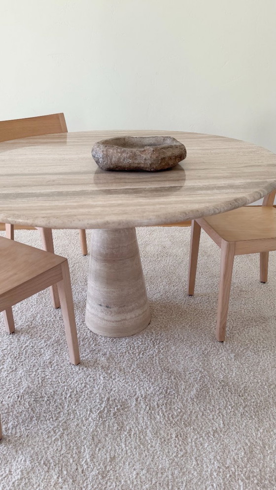 Image 1 of Ronde eettafel van natuurlijk travertin - Moderne vintage designtafel