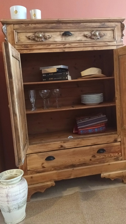 💥Verfügbar 💥Antiker Kleiderschrank aus Naturholz, einzigartiges, restauriertes Stück