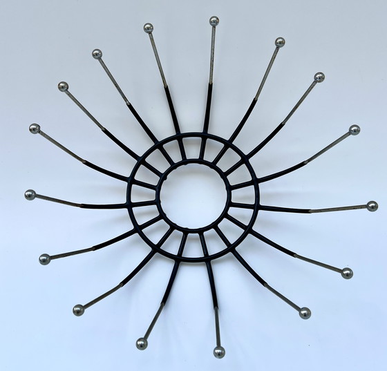 Image 1 of Fruttiera scultorea in metallo – Mid-Century Modern, circa anni '60/'70