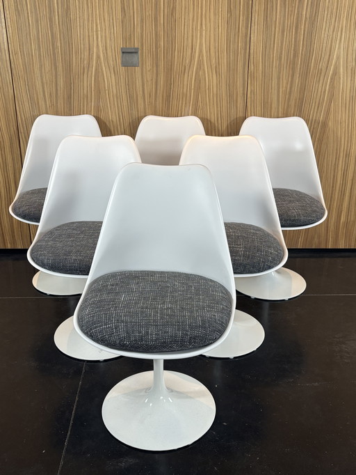 6 x Tulpenstoelen Eero Saarinen Knoll Internationaal