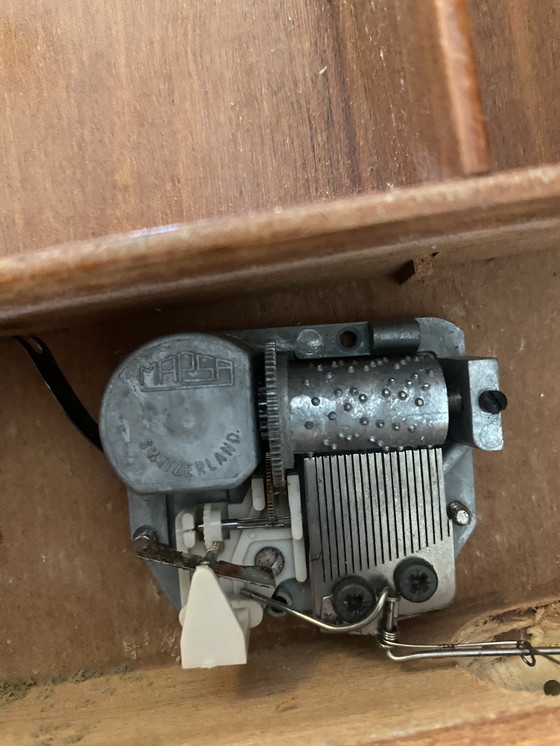 Image 1 of Charmanter klassischer Barock-Musik-Tisch aus den 1950er/60er Jahren mit funktionierender Spieluhr