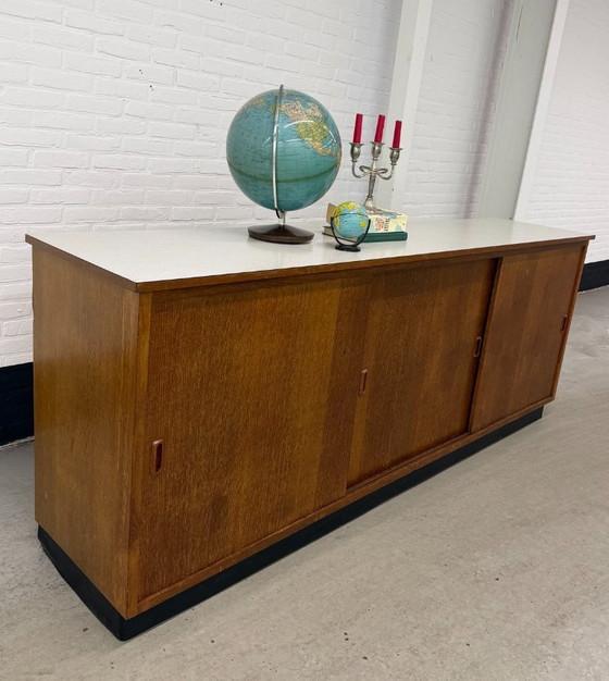 Armadio scolastico vintage in teak con ante scorrevoli – Credenze, Wood (photo 3 of 22)