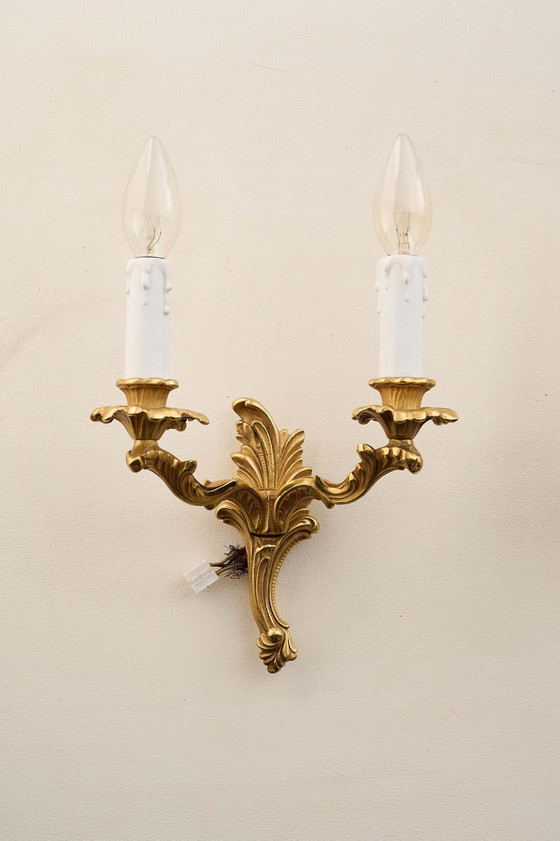 Paar Wandleuchten aus Messing im Louis-XV-Stil, Gold (Foto 3 von 5)