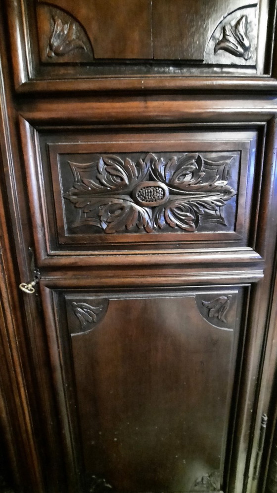 Image 1 of Mobile antico in noce a 2 ante