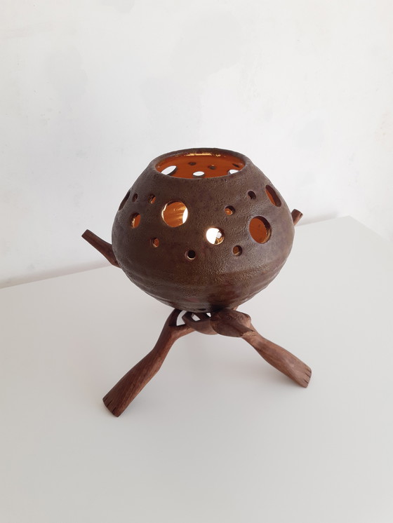 Image 1 of Lampe de table vintage en céramique avec base en teck sculpté