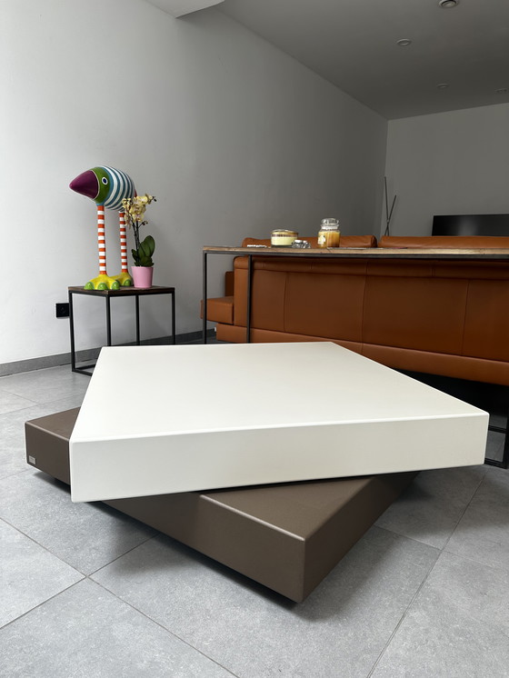 Image 1 of Mesa baja Leolux Trovo