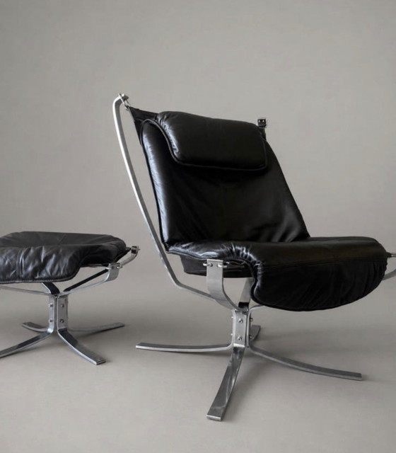 Image 1 of Vintage Falcon loungestoel en voetenbank, Sigurd Resell, chroom
