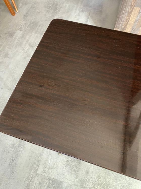 Image 1 of Meuble de télé à roulettes 2 plateaux formica marron 1960