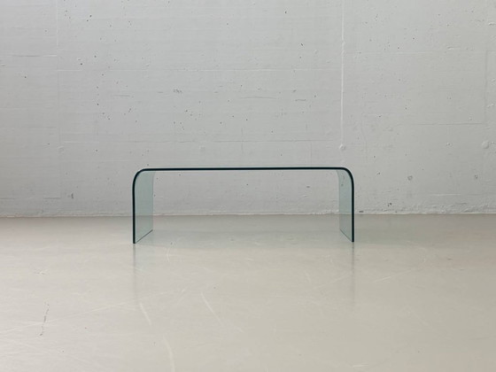 Image 1 of Glazen salontafel van gebogen veiligheidsglas, jaren 70.