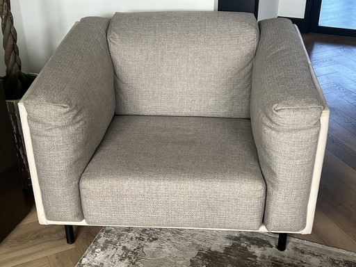 Sillón de salón de diseño italiano de alta gama.