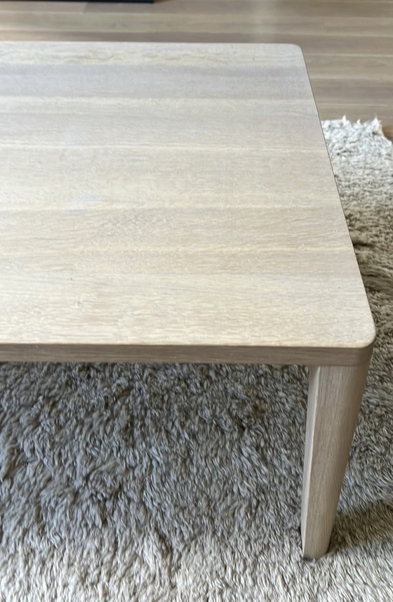 Image 1 of Il tavolino Gracefull di Bolia è realizzato in rovere pigmentato bianco. 120/60 cm, altezza 42 cm.