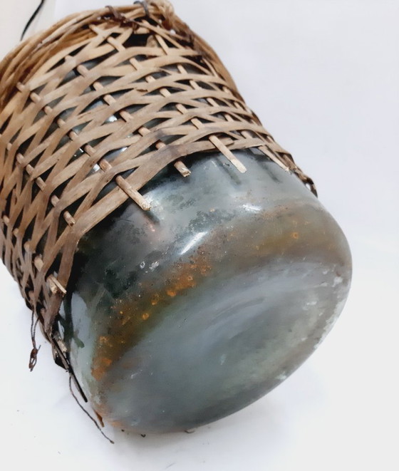 Image 1 of Dame-jeanne ancienne en osier et verre