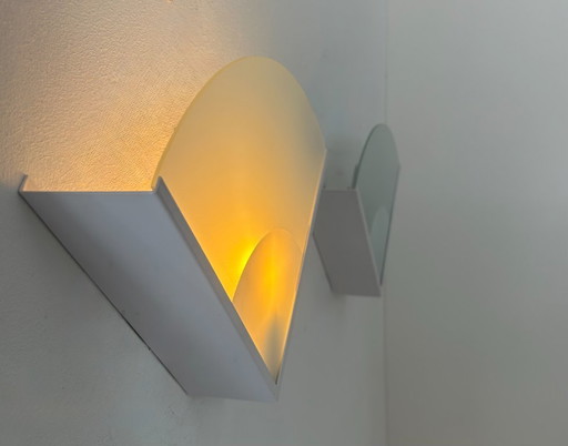 Coppia di applique in metallo e vetro sabbiato, Francia 1970