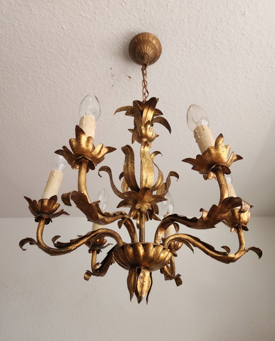 Lampadario forgiato a mano, dorato con foglia d'oro, stile Hollywood Regency, Italia. – Hans Kögl, Iron, Gold (photo 3 of 15)