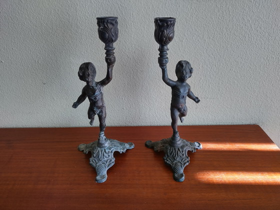 Image 1 of Dos candelabros antiguos franceses en bronce