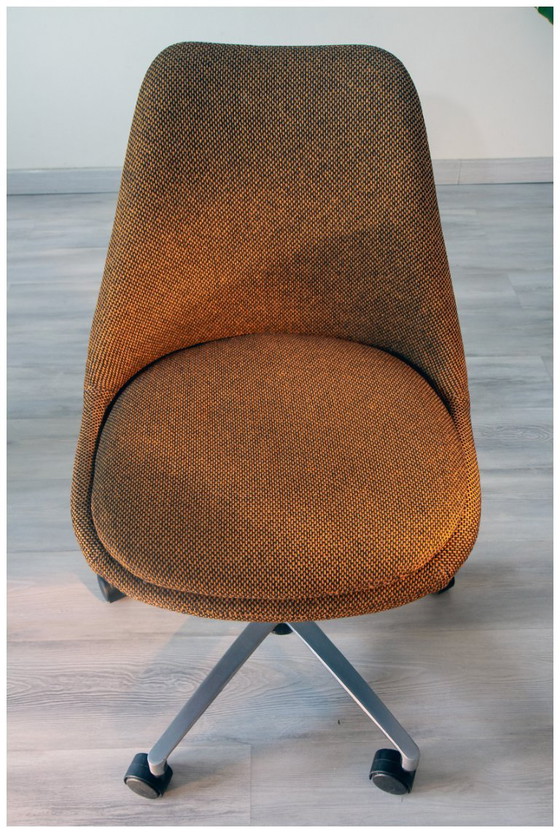Image 1 of Chaise tulipe 70's, tissu lainé orangé et fonte d'aluminium