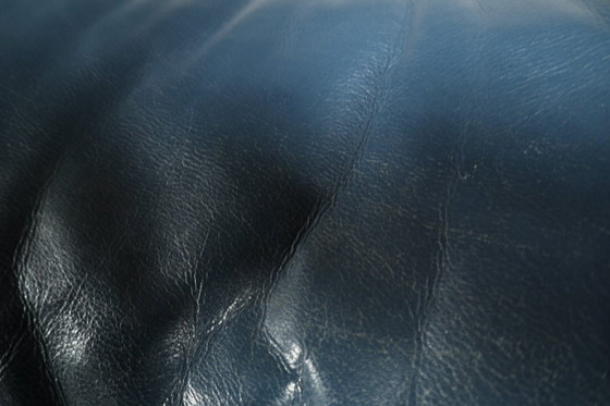 Image 1 of Deux canapés deux places Cassina Maralunga en cuir bleu, par Vico Magistretti, Italie 1973 Standard