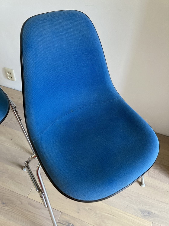 3 sedie da pranzo Eames in fibra di vetro di Vitra – Metal, Chrome (photo 13 of 15)