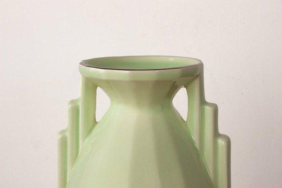 Image 1 of Vaso Art Déco in fine maiolica color verde mela, della manifattura Digoin-Sarreguemines, 1960.