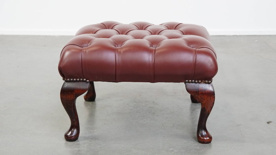 Image 1 of Elegant red/brown Chesterfield stool in very good condition