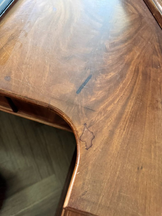 Image 1 of Bureau style classique en noyer