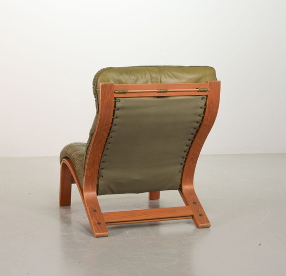 Image 1 of Superbequemes Set aus 2 Rybo Rykken-Ry-Wing-Loungesesseln mit kapitoniertem olivgrünem Leder von Elsa und Nordahl Solheim, 1960e
