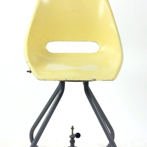 Gele tramstoel van Miroslav Navratil voor Vertex, 1960