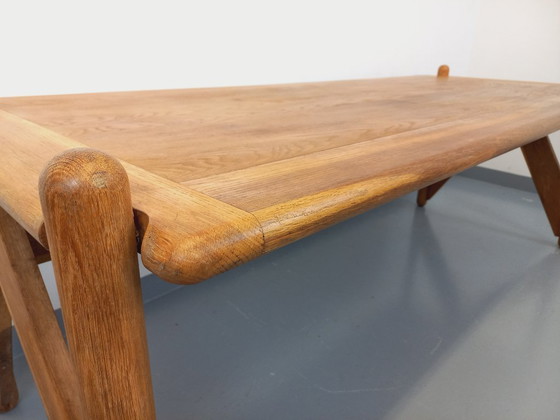 Image 1 of Grote rechthoekige vintage brutalistische tafel van massief eikenhout uit de jaren 60 en 70.