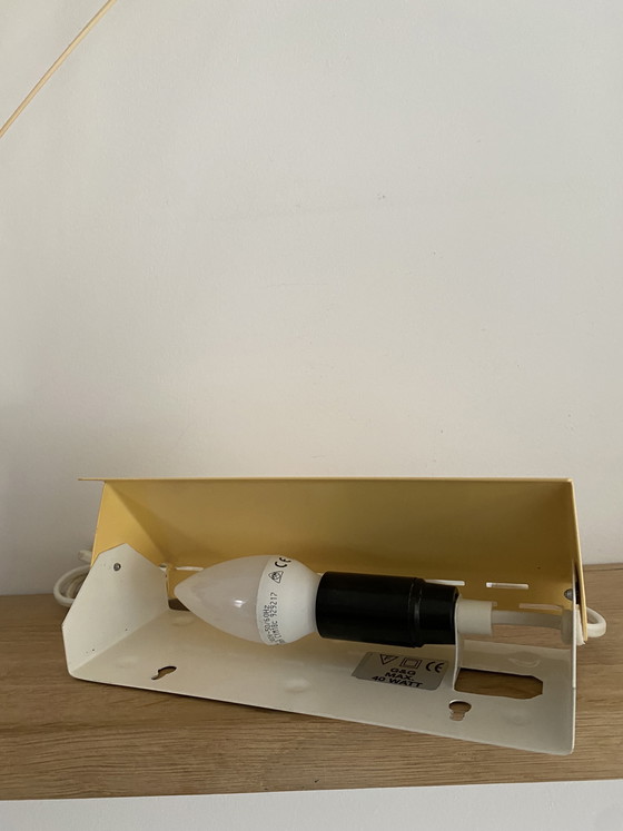 Image 1 of Jaren 70 geel wandlamp / bedlampje
