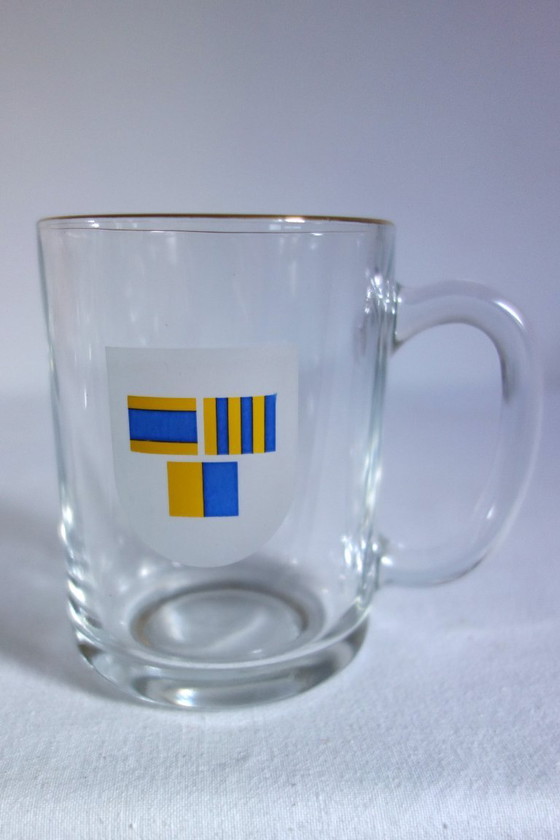 Image 1 of 6 vintage Mobil-vlag mokken