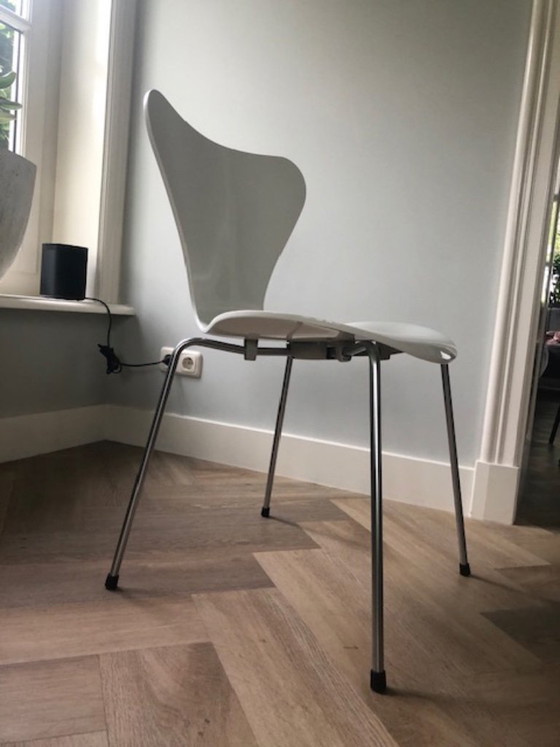 Image 1 of Arne Jacobsen butterfly chairs