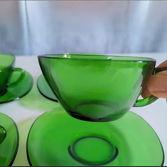 Image 1 of Tazze da caffè e piattini vintage verde smeraldo in vetro