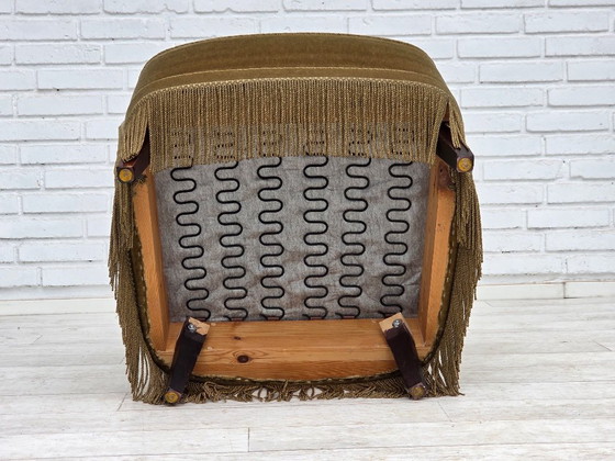 Image 1 of Poltrona danese con schienale alto, anni '70, rivestimento in velluto verde chiaro.