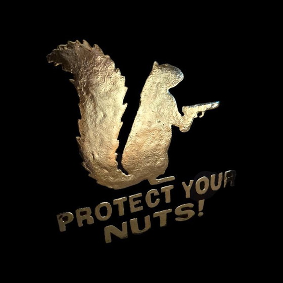 Image 1 of Opera d'arte in oro 23 carati "Proteggi le tue noci", dorata e incorniciata, edizione limitata