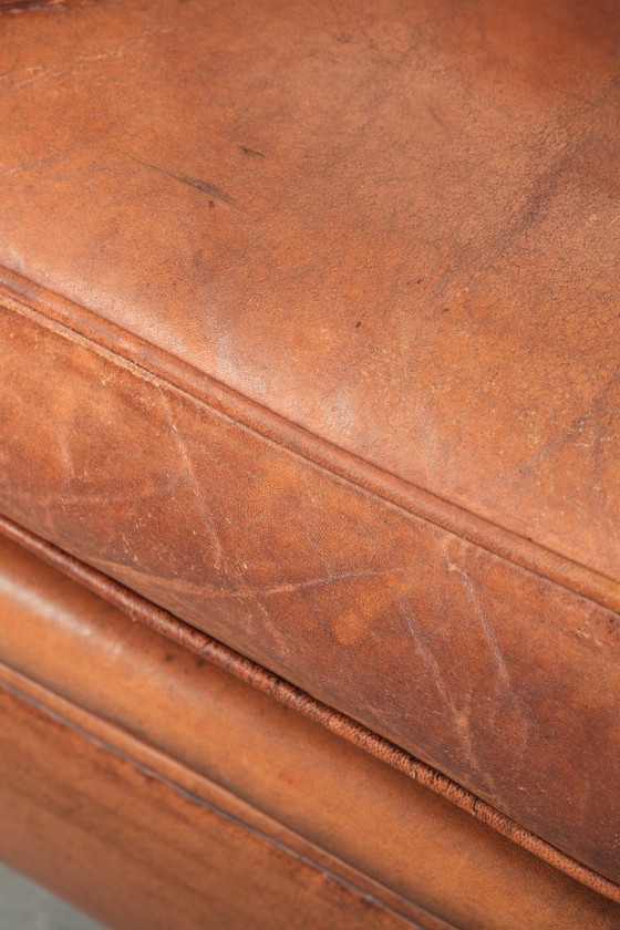 Comfortabele vintage schapenleren armchair afgewerkt met siernagels – Fauteuils, Leather, Klassiek (photo 12 of 12)