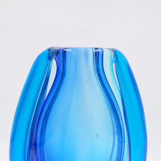 Image 1 of Ovale Glasvase in Blautönen, im Stil von Sommerso
