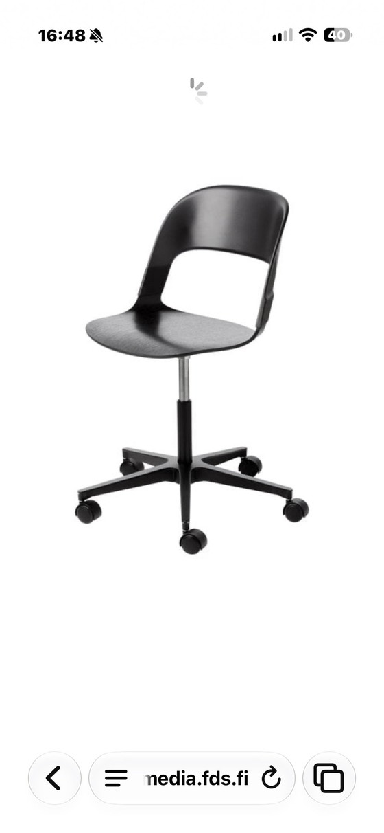 Fritz Hansen BH25 Pair Chair de Benjamin Hubert, Negro, Sillas de oficina, Aluminio, Plástico (foto 9 de 10)