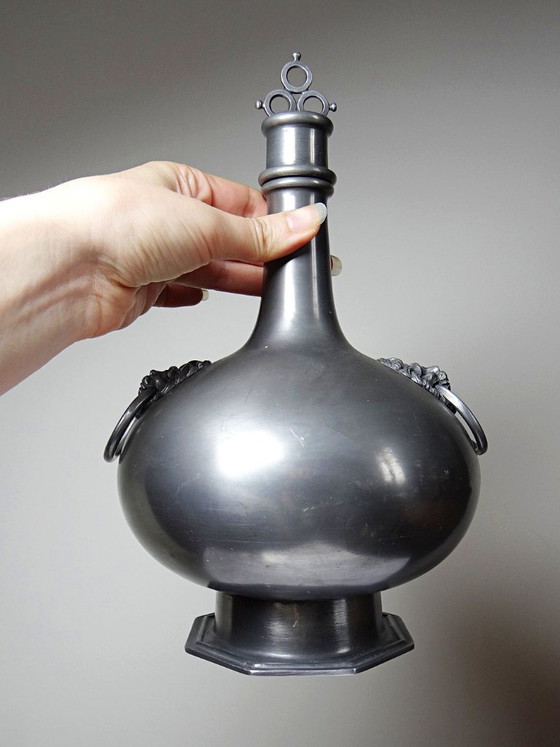 Image 1 of Decoratieve fles, tin, Italië, Peltro, versierd met een leeuwenkop, jaren 1960-1980