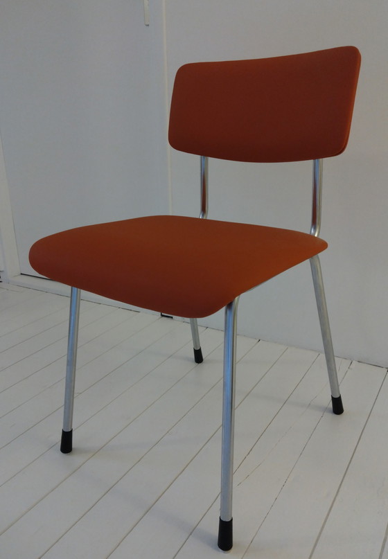 Image 1 of Silla Gispen 1231, tapicería nueva en skai rojo coral.