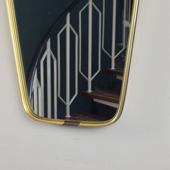 Image 1 of 1 van 2: XL Vintage spiegel uit jaren '50 / '60. Langwerpige spiegel met messing lijst. Retro wandspiegel. Goudkleurige lijst.