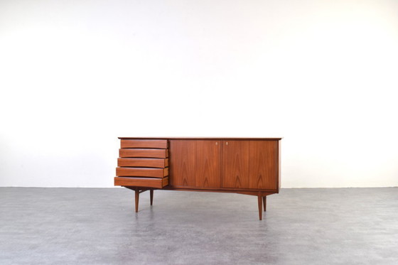 Image 1 of Credenza in teak di metà secolo di Frederik Kayser, anni '60.
