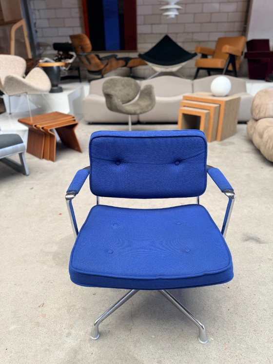 Sedia intermedia Herman Miller ES102 di Charles & Ray Eames (disponibilità: 6) – Poltrone, Chrome, Textile (photo 10 of 17)