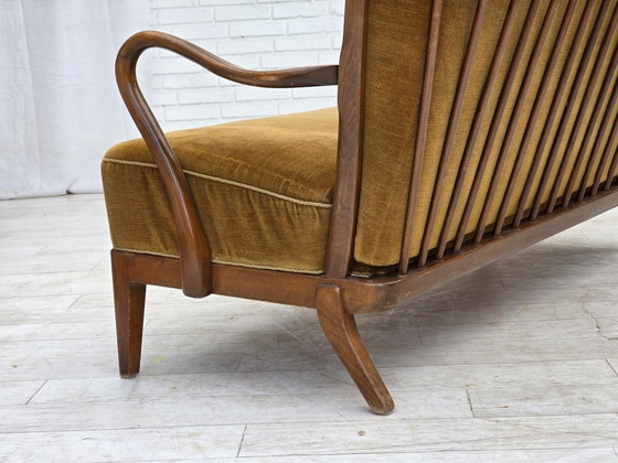 Image 1 of Jaren 60, Deens ontwerp van Alfred Christensen, 2-zitsbank, groene meubelvelours.