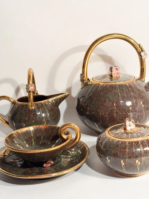 Set di dodici tazze in ceramica dipinte a mano da Osvaldo Dolci per Gualdo Tadino, anni '40. – tafelaccessoires